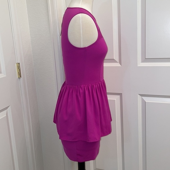 016: H&M magenta peplum above the knee dress w/ mesh to front in Women’s size 4 - Picture 7 of 9